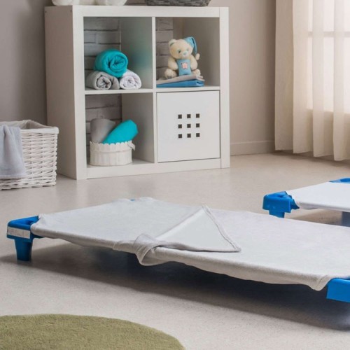 Canapé blanc salle multi-sensorielle creche