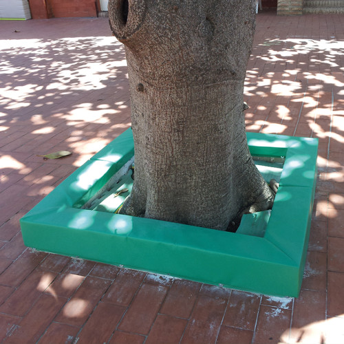 Protection arbre cour école