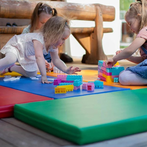 Structure de jeux avec toboggan