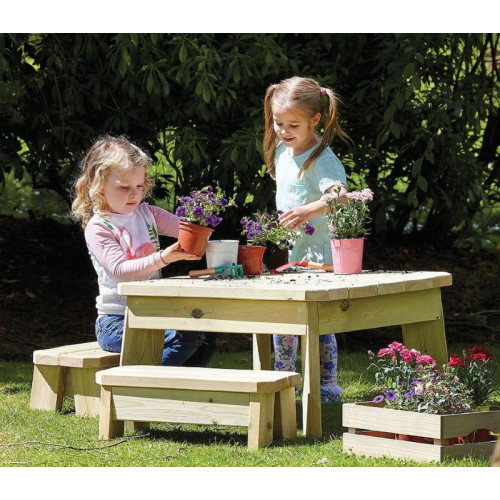 Table et assises jardin d'enfants