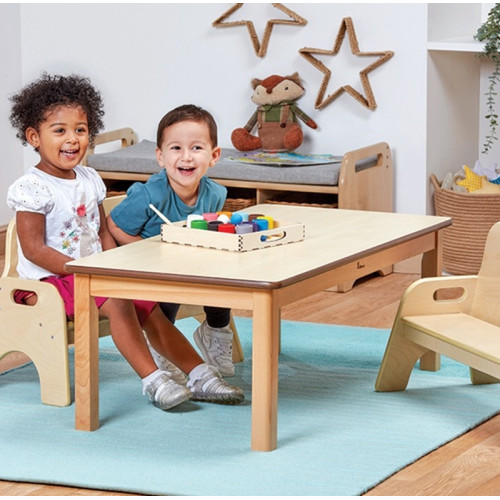 Table rectangle et 4 fauteuils pour crèche