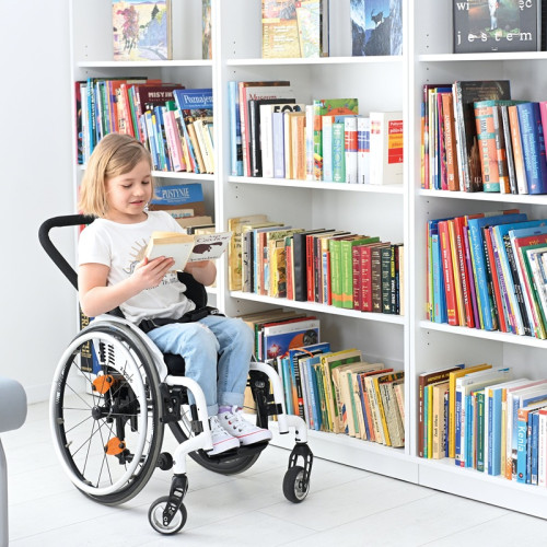 Mobilier avec étagères salle de classe