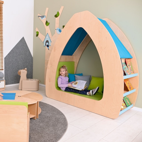 cabane avec bibliothèque enfant collectivité