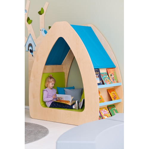 cabane avec bibliothèque enfant
