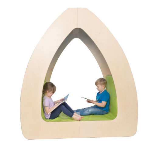 cabane avec bibliothèque enfant centre de loisirs