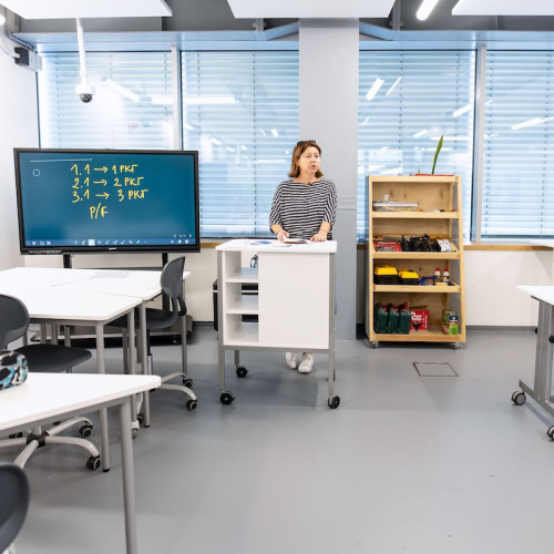 desk à roulettes pour enseignant