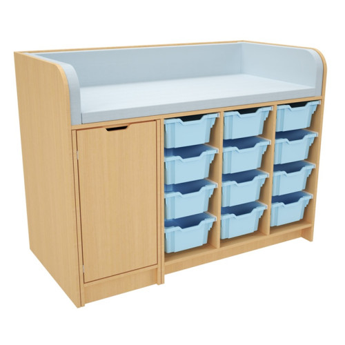 Table de change pour professionnel avec escalier escamotable et bacs de rangement