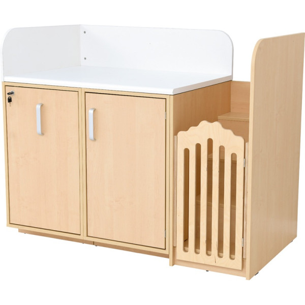 Table à langer avec escalier et porte