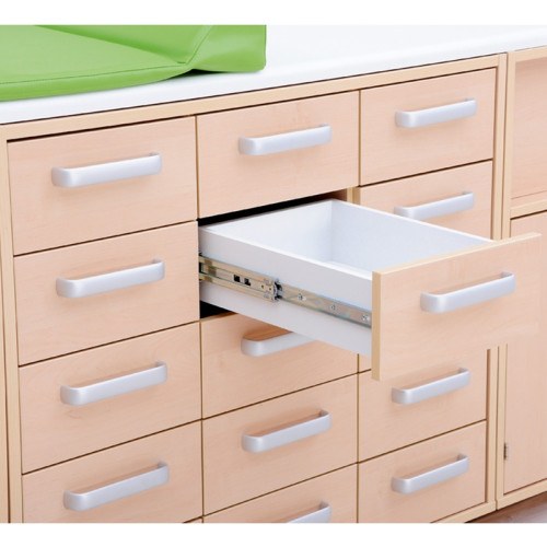 Tiroirs table de change professionnelle avec escalier et vasque