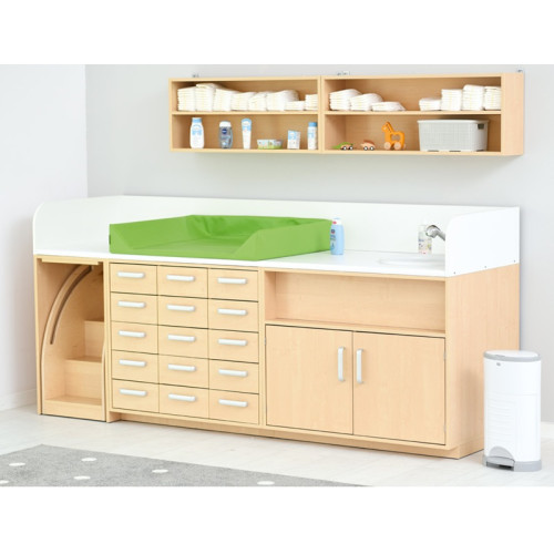 Table de change professionnelle avec escalier et vasque