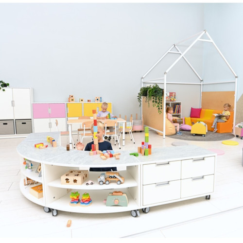 Aménagement avec meuble plateau de jeu