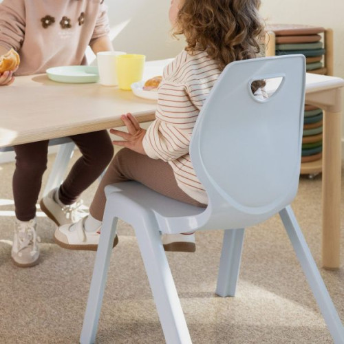 Enfants sur chaise INA T1 à T3