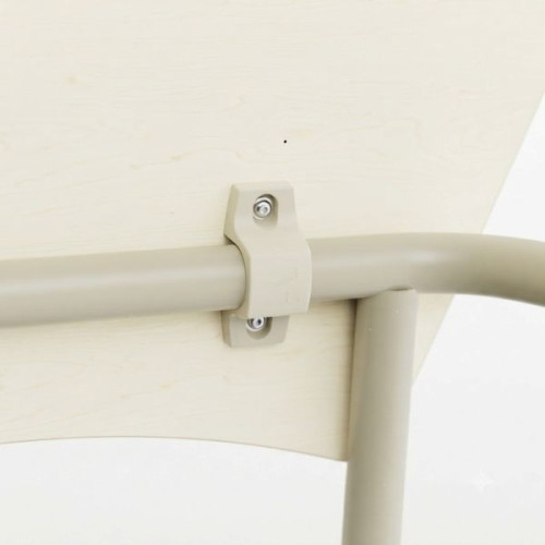 Finition du plateau pliant de la table trapézoïdale