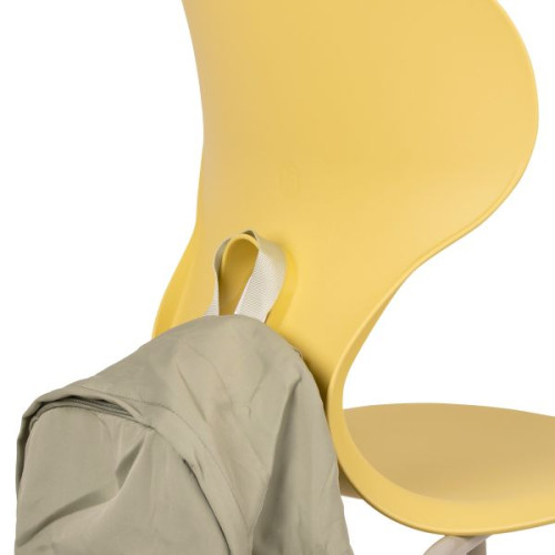 Chaise à coque avec trou pour déplacement facile