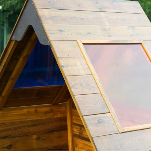 Finition toit de la cabane en bois