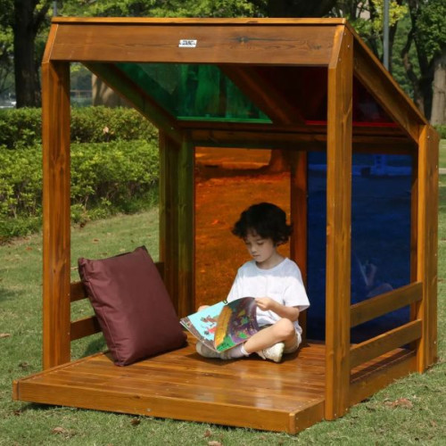 Cabane compacte en bois colorée pour lecture