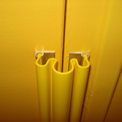 Anti pince doigts GAROMIN - 3 soufflets installé sur porte