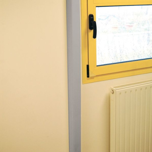 Protège conduits 40 x 70 x 500 mm installé sur un conduit