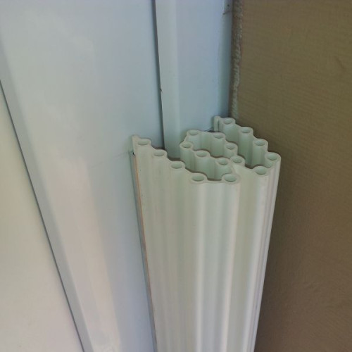 Anti pincement doigts pour grande ouverture installé dans coin porte