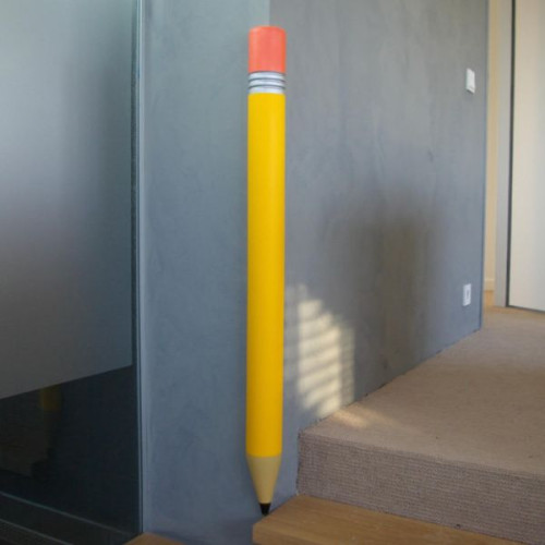 Protection d'angle crayon posé sur mur