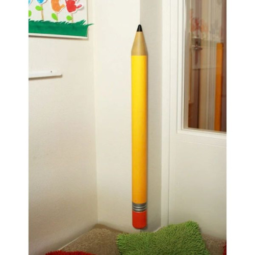 Protection forme de crayon collé sur angle mural