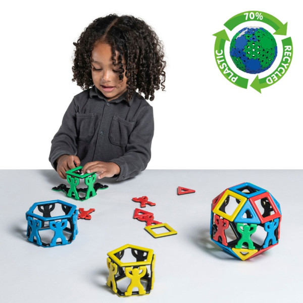 Enfants manipulant des jeux de construction en classe maternelle