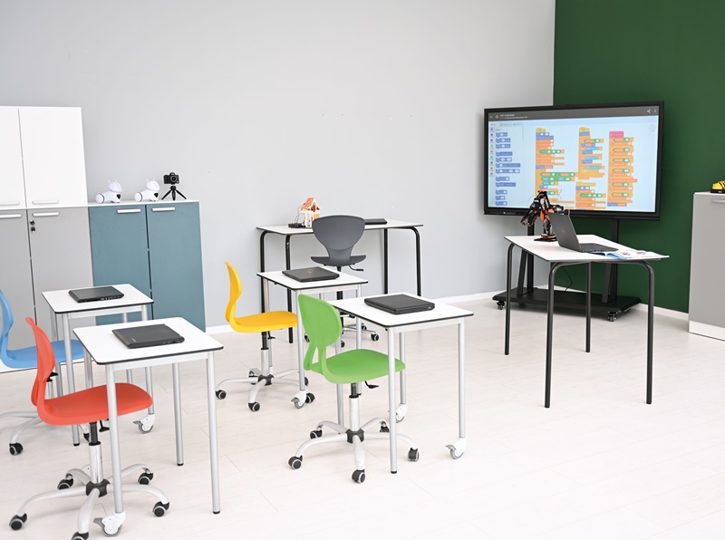 Mobilier pour collège vendu par l'expert Kidea