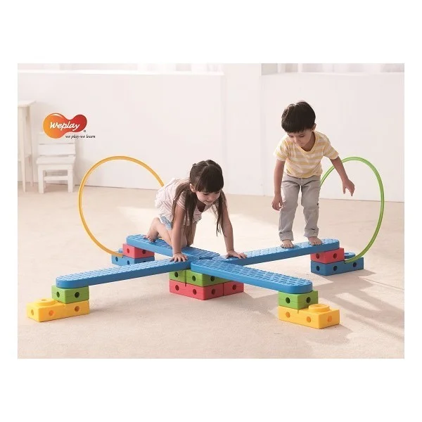 Exercise avec parcours motricité en maternelle