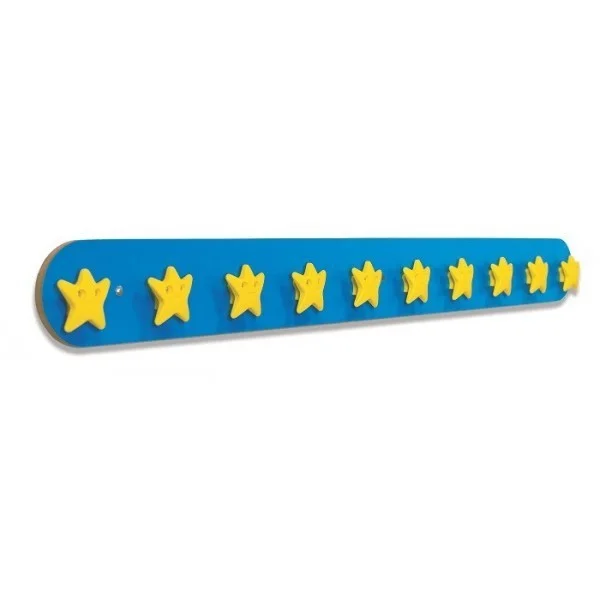 Porte manteaux maternelle original avec des patères en étoiles