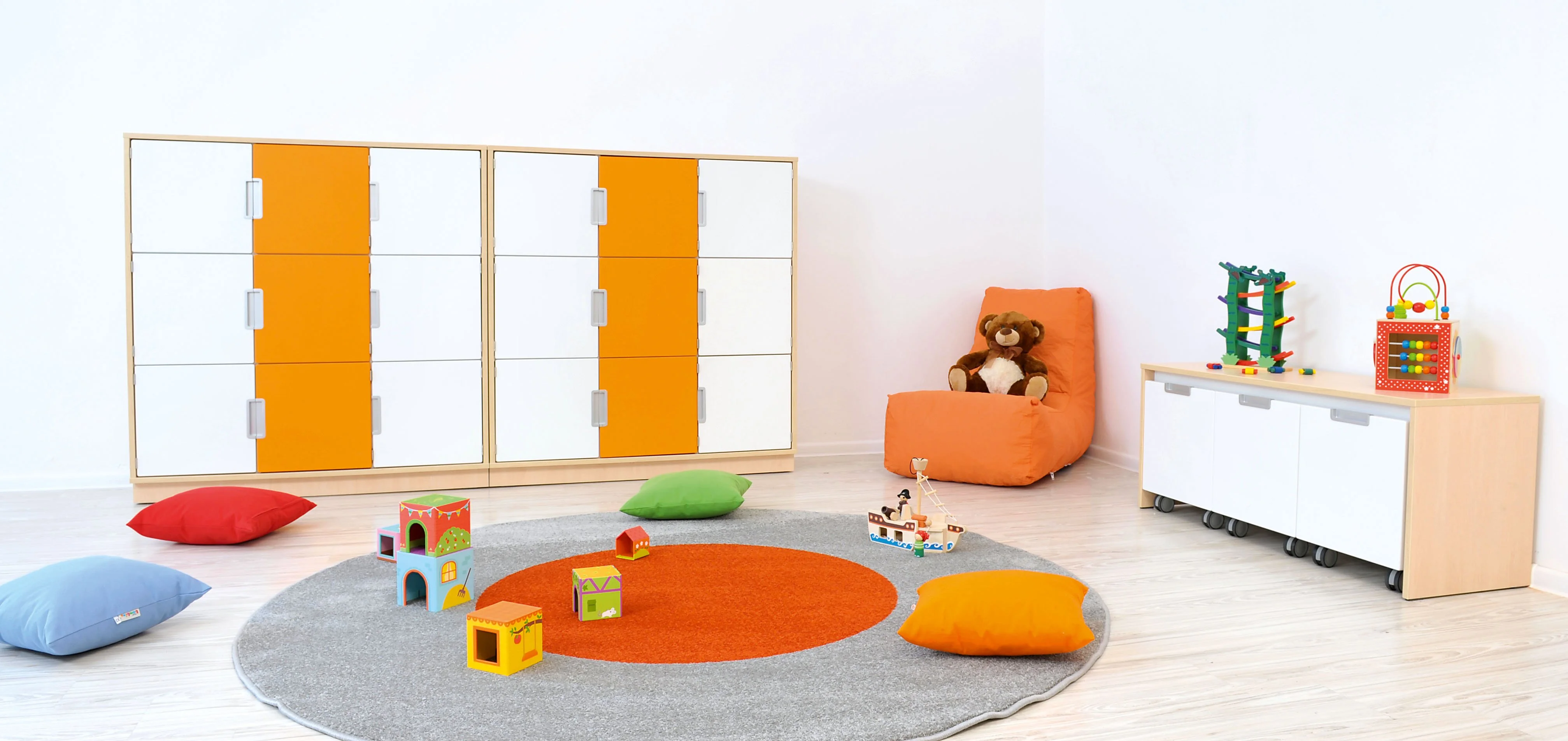 Salle de classe maternelle colorée de la gamme QUADRO