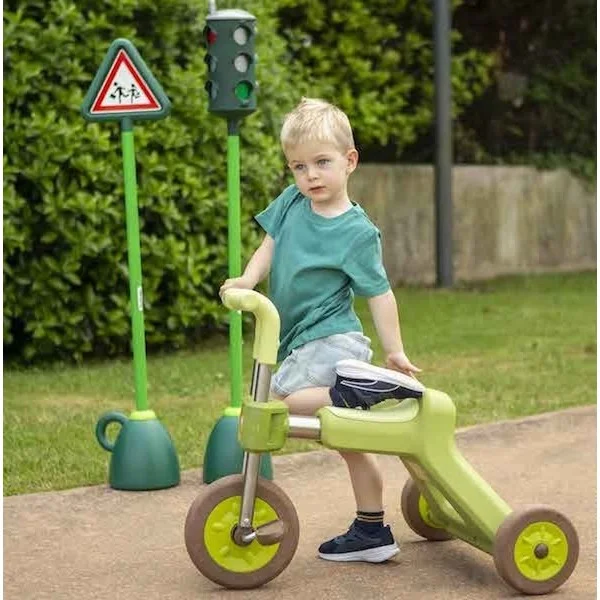 Tricycle pour enfant de 3 à 6 ans en école maternelle