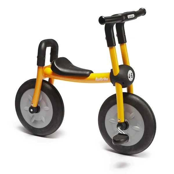 Vélo pour cour de récréation maternelle avec enfants de 3 à 6 ans