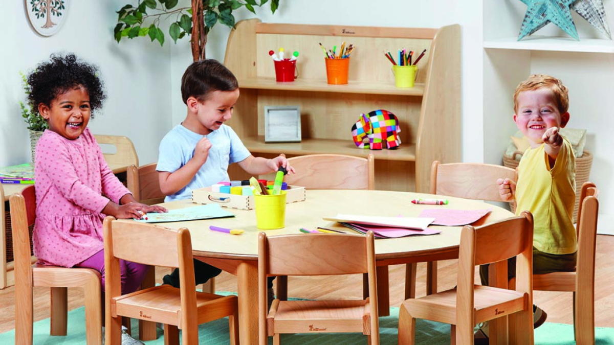 GUIDE : Bien choisir sa table et chaise crèche pour une structure petite enfance