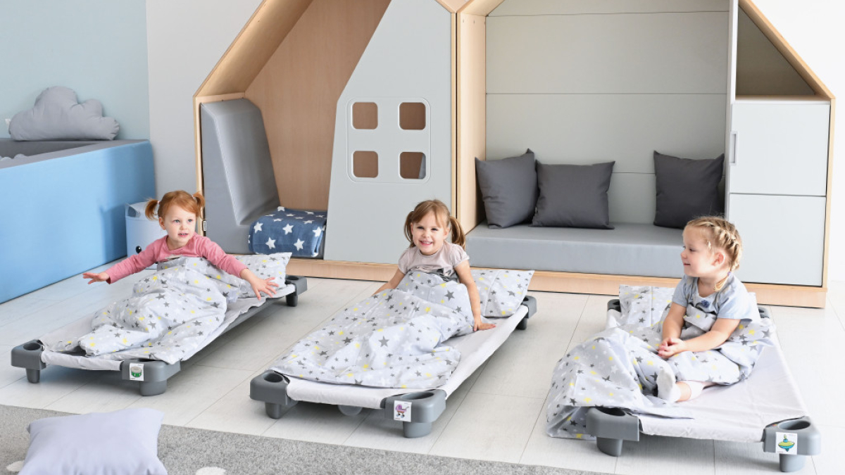 Quel couchage choisir pour la sieste en crèche ou maternelle ? Lit barquette, couchette lit ou lit de camp ?