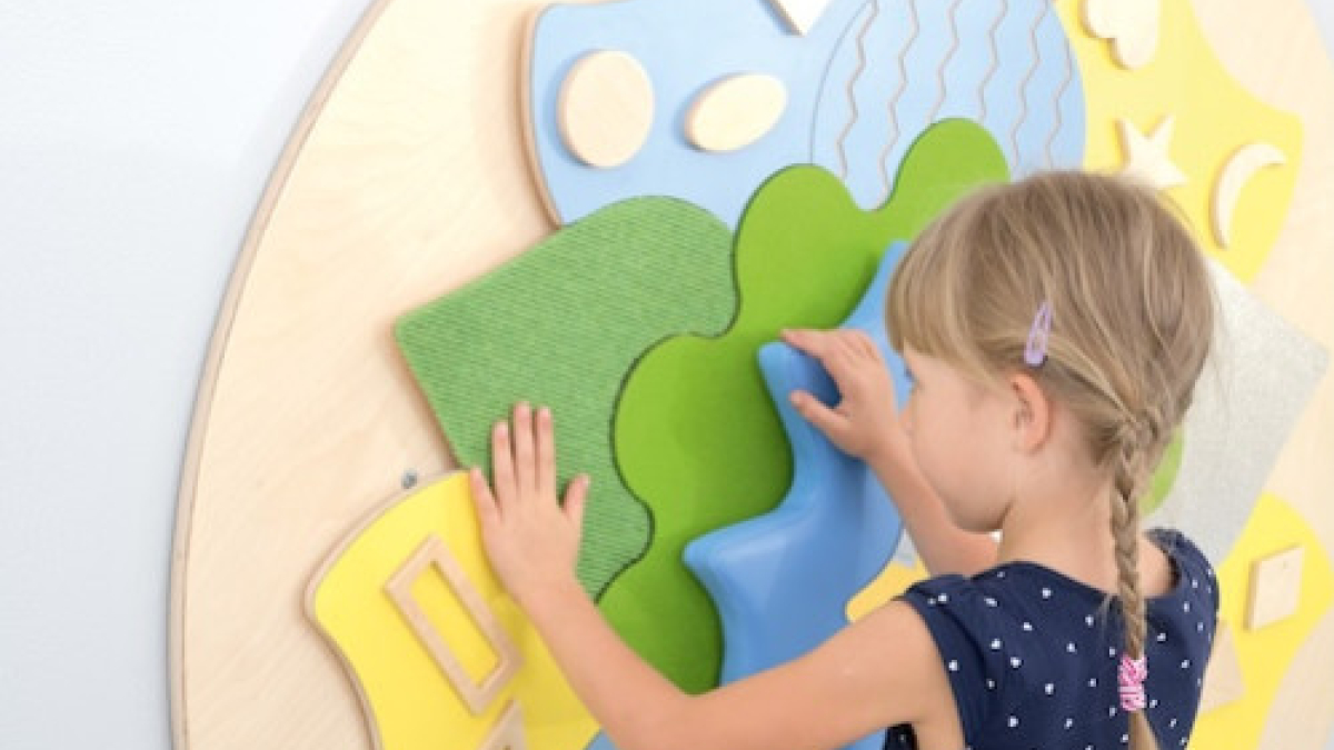 Comment favoriser l’autonomie et la curiosité des enfants en kids club ?