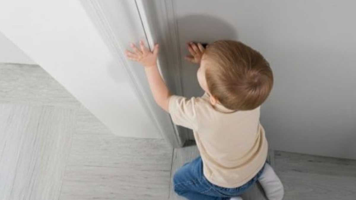 Anti-pince-doigts : quelles obligations pour les établissements accueillant des enfants ?